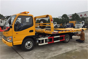 西集哪里有拖车服务